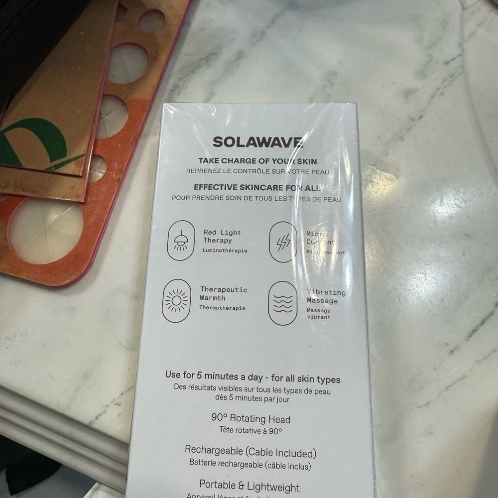 NIB Solawave Red Light Therapy Wand with Serum - Picture 3 of 14